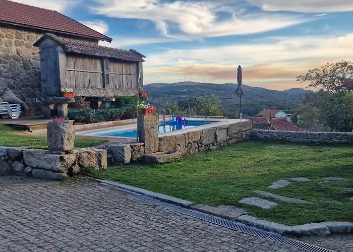 Casa Entre-Palheiros E Casa Do Canastro