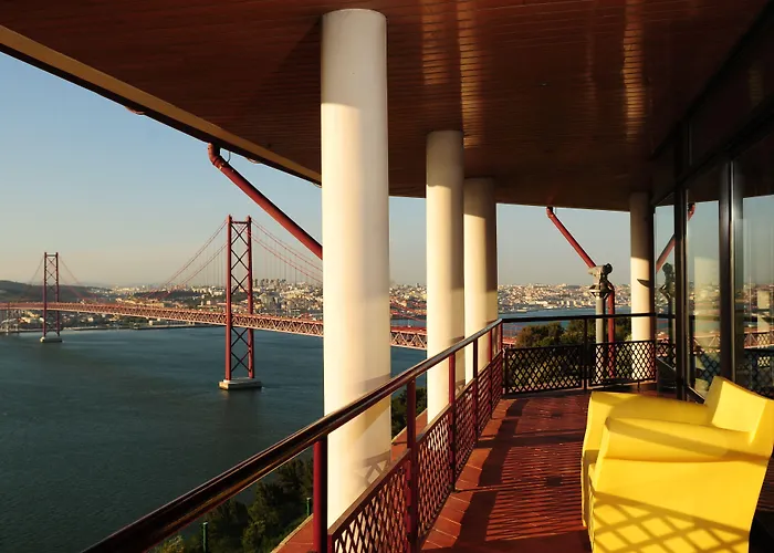Hi Almada - Pousada De Juventude, Portugal