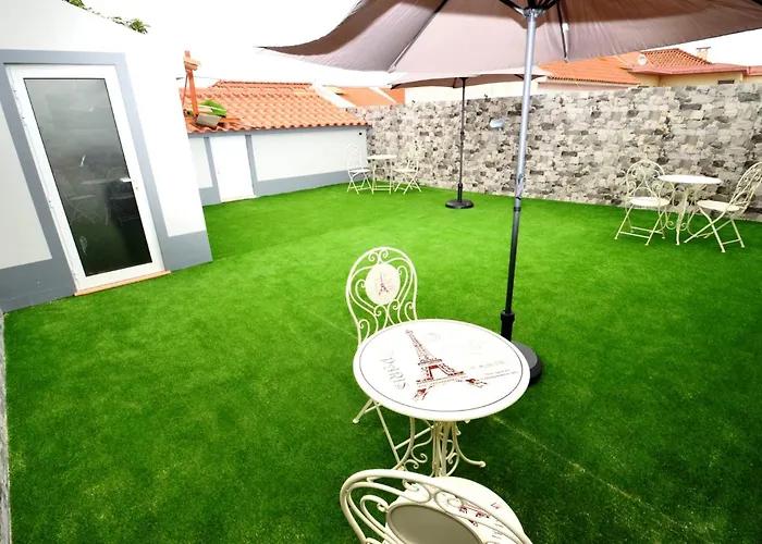 O Cantinho Guesthouse com Terraço e Vistas em Quinta do Anjo, Portugal