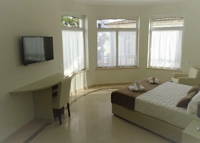 Bowen, Luxury Suites Lagos, Portugal