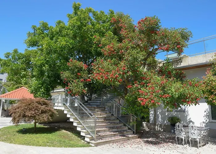 Sundial Gardens & Suites