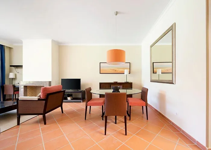 Al - Apartamentos Vila Sol F5 Bloco 3 Quarteira, Portugal